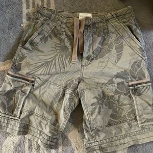 Aeropostale cargo shorts size 33